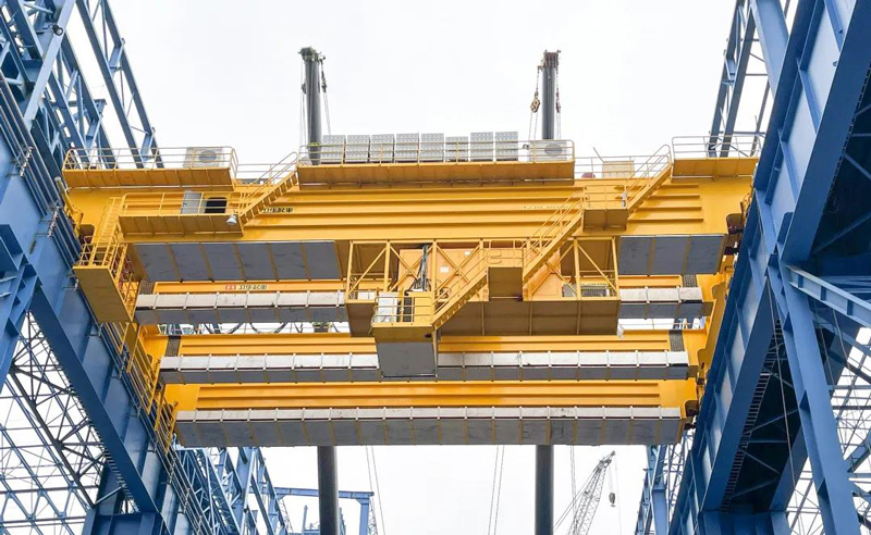 Grúa puente de 200 toneladas