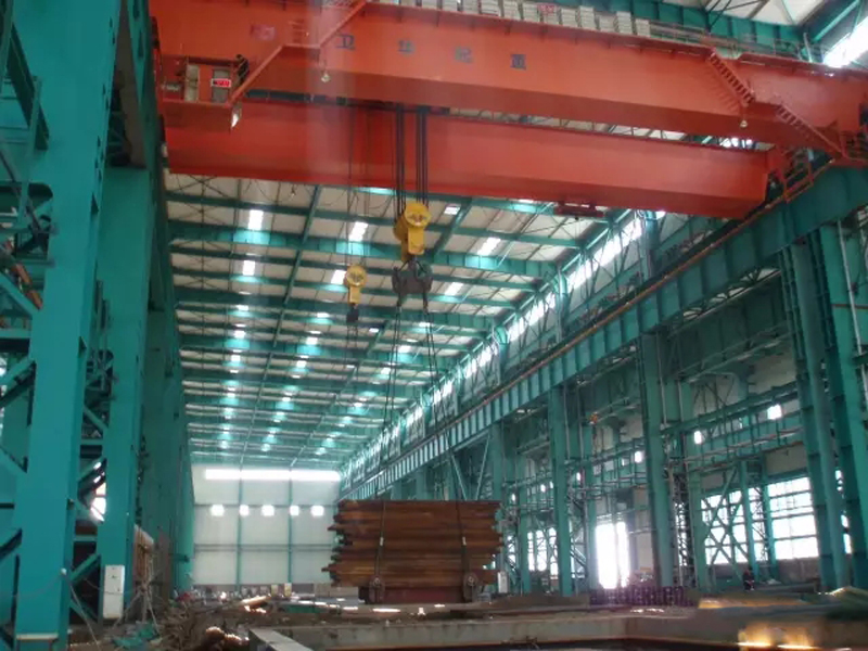 Puente grúa de 260 toneladas