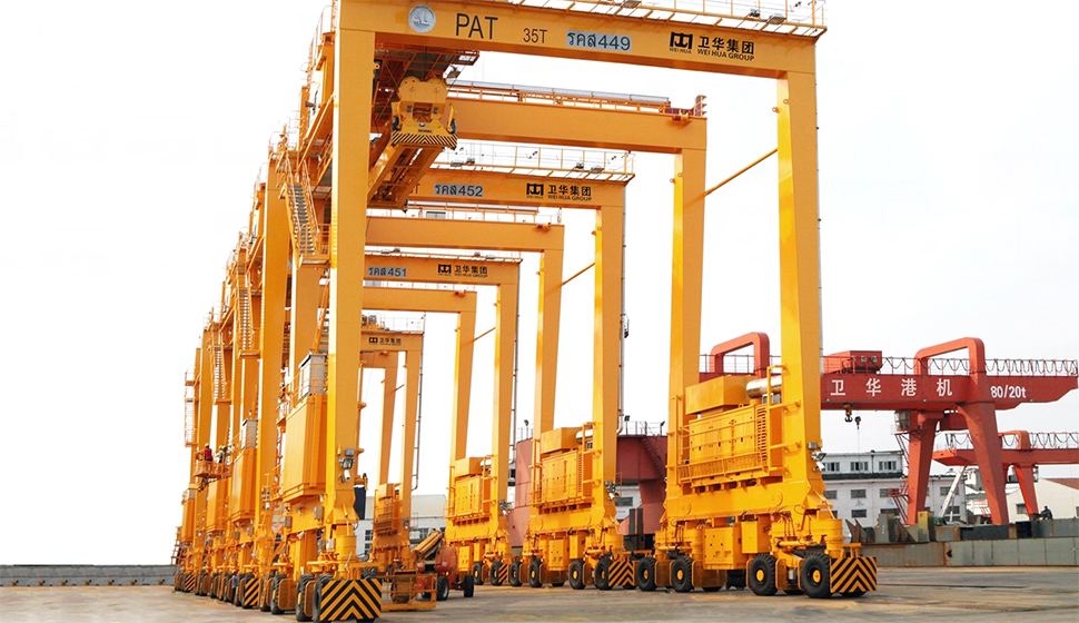 grúas apiladoras de contenedores