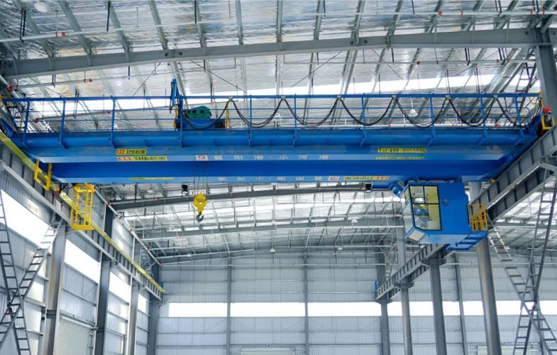 Puente grúa en industria cementera